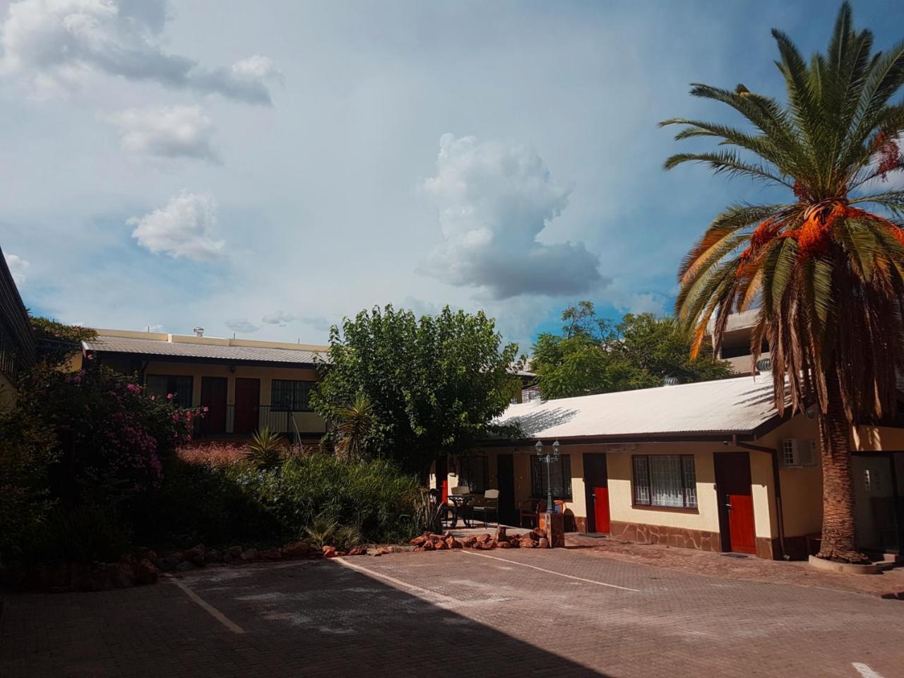 hotel pension steiner Windhoek Buitenkant foto